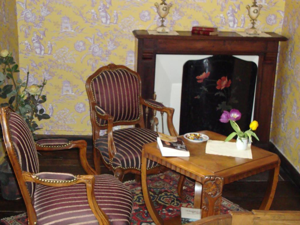 Domaine De La Dame De Lauriere Bed & Breakfast Solignac Phòng bức ảnh
