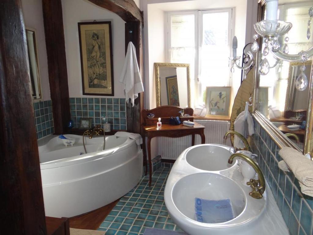 Domaine De La Dame De Lauriere Bed & Breakfast Solignac Phòng bức ảnh